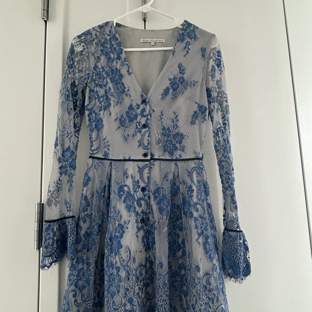 Chic Blue Floral Lace Mini Dress